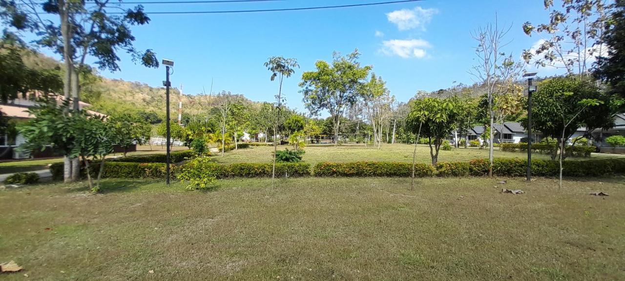 Taakradan Valley Resort ท่ากระดานวัลเล่ย์ รีสอร์ท Si Sawat ภายนอก รูปภาพ